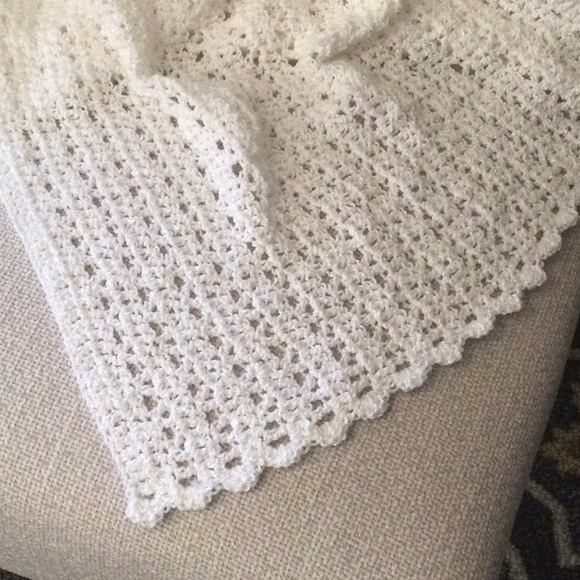 Set 2 Baby Afghans & 2 Milestone calendars - Picture 5 of 6